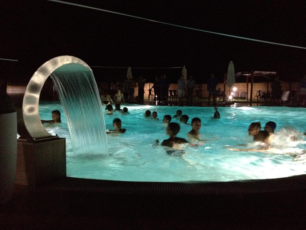 Camping Villaggio Riviera Foce Varano Exterior photo